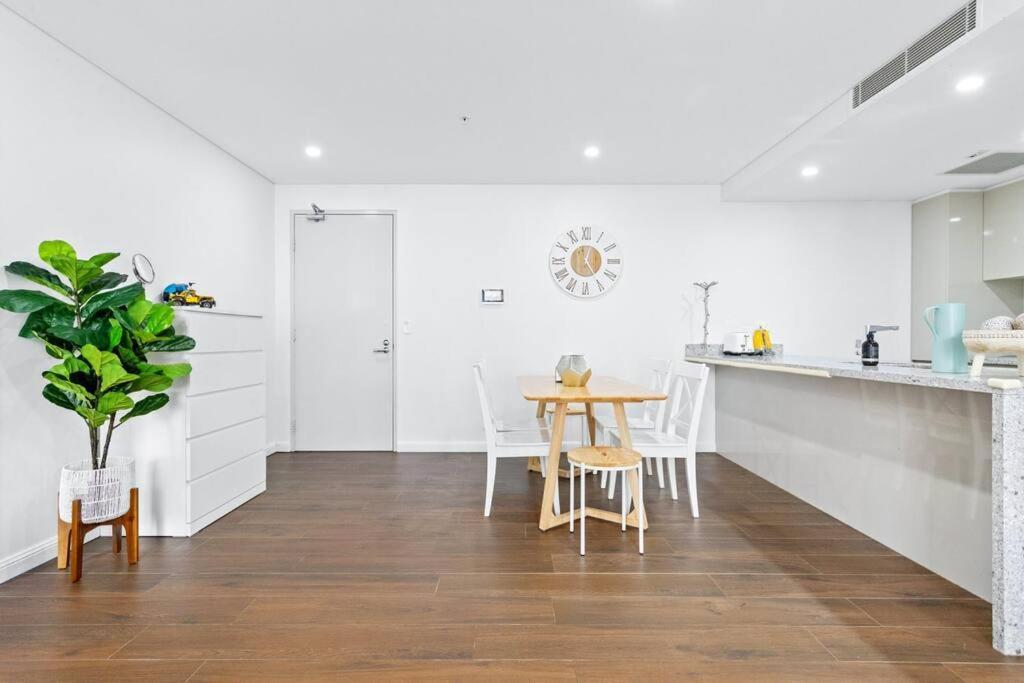 Four Bedroom Apartment With Facilities In Olympic Park Sydney Exterior foto